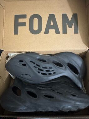 Yeezy Foam Runners in Black